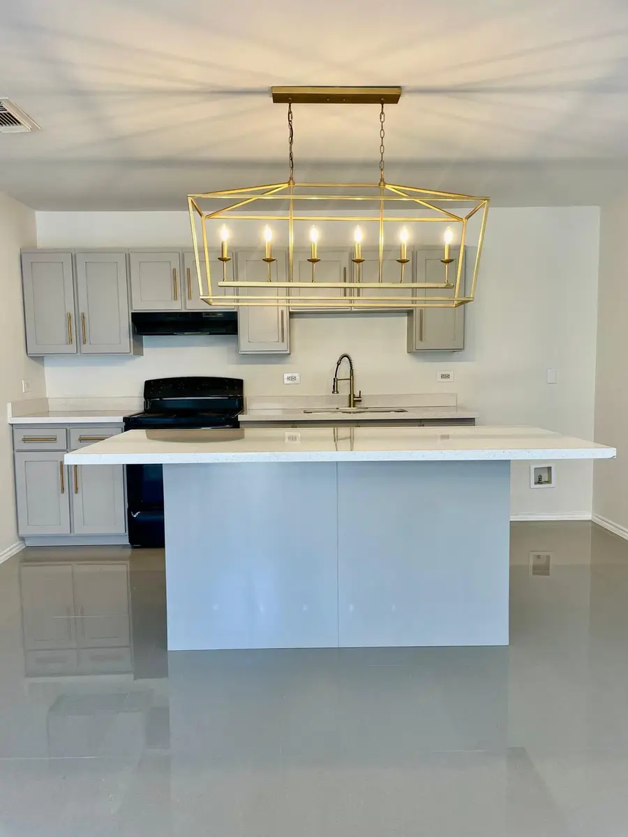 355 Ocean Dr, Laredo, TX 78043 - #2