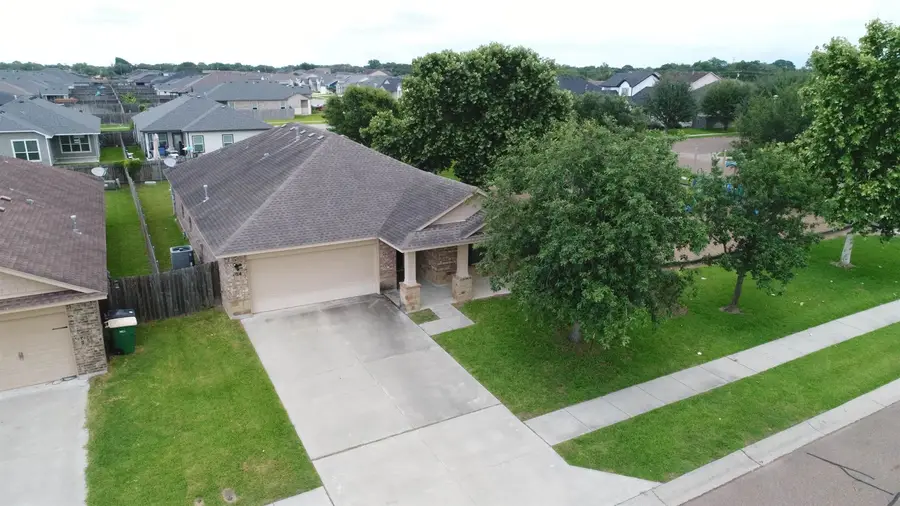 104 Buckskin Trl., Victoria, TX 77904 - #2