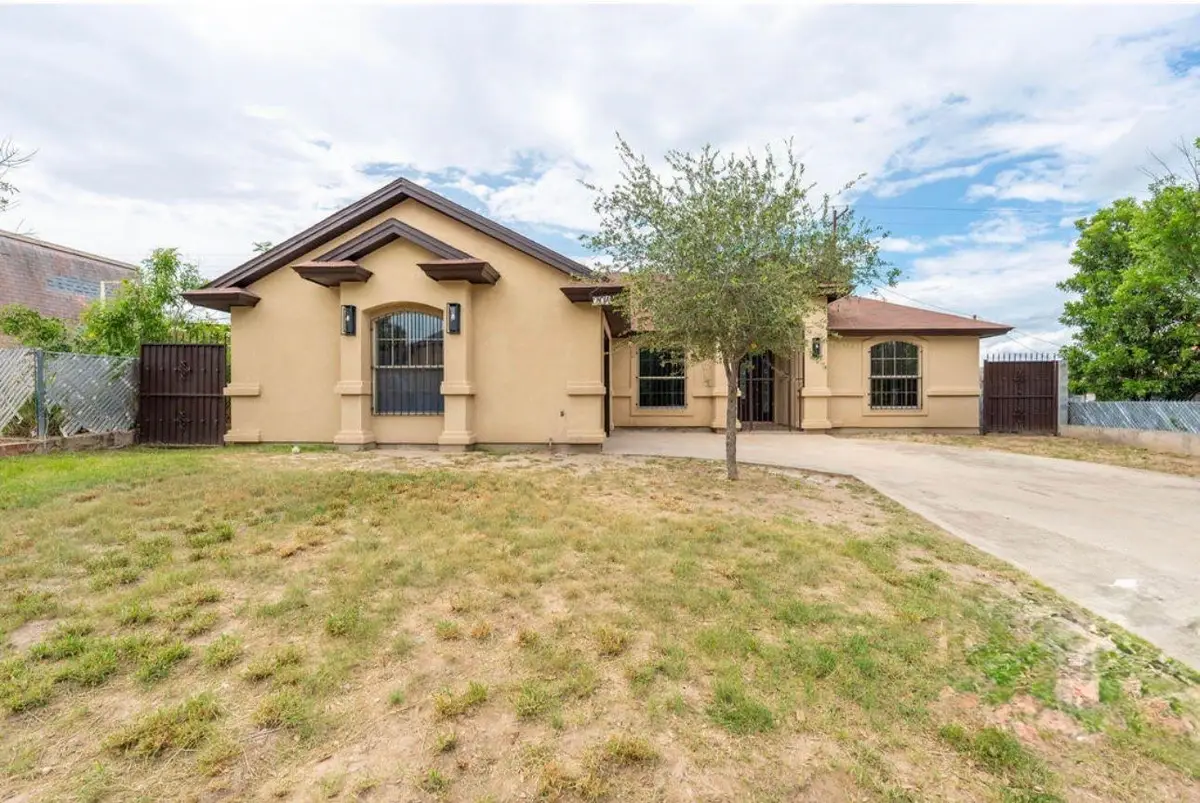 204 N Espana Dr N, Laredo, TX 78043 - #1