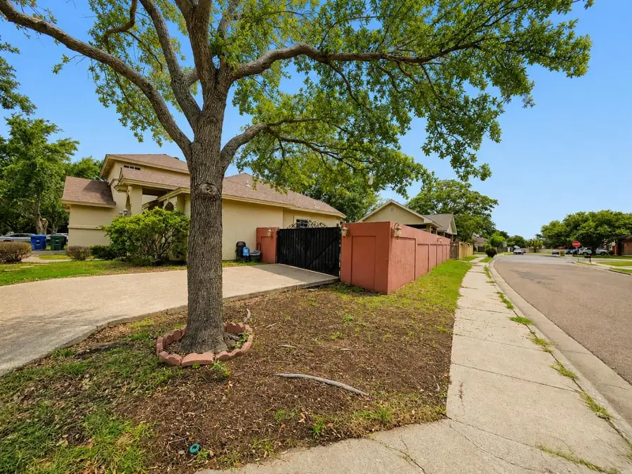 10126 Truchas Rd, Laredo, TX 78045 - #3