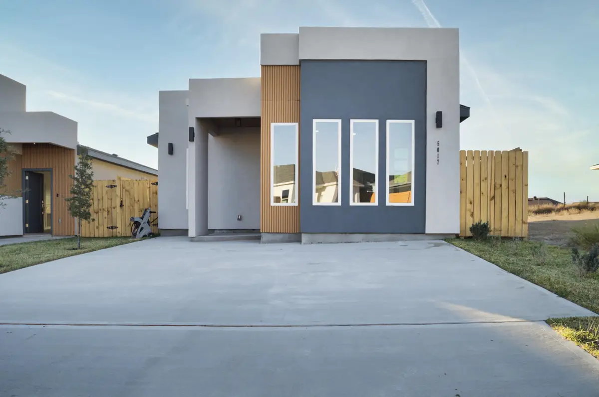 5017 Servando Dr, Laredo, TX 78046 - #1