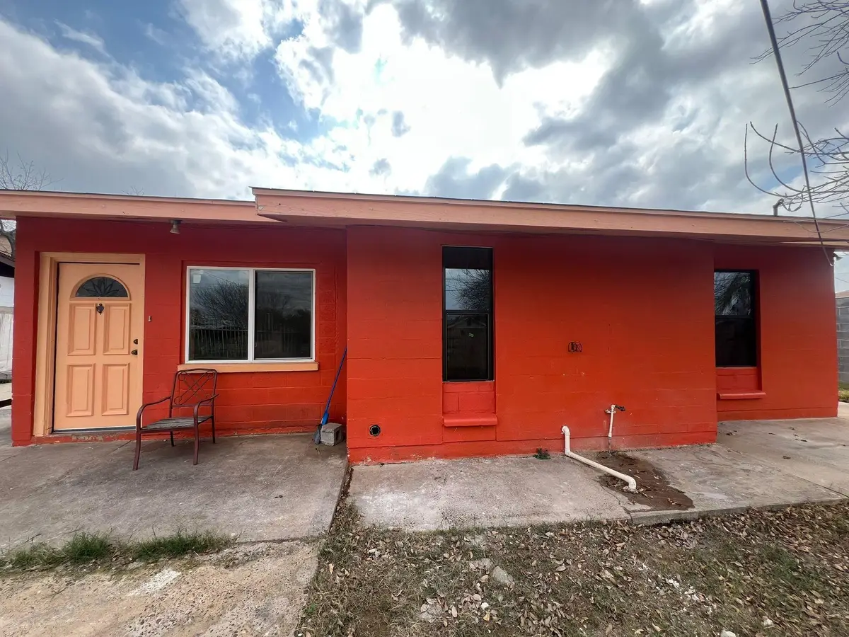 2703 Diaz St, Laredo, TX 78043 - #1
