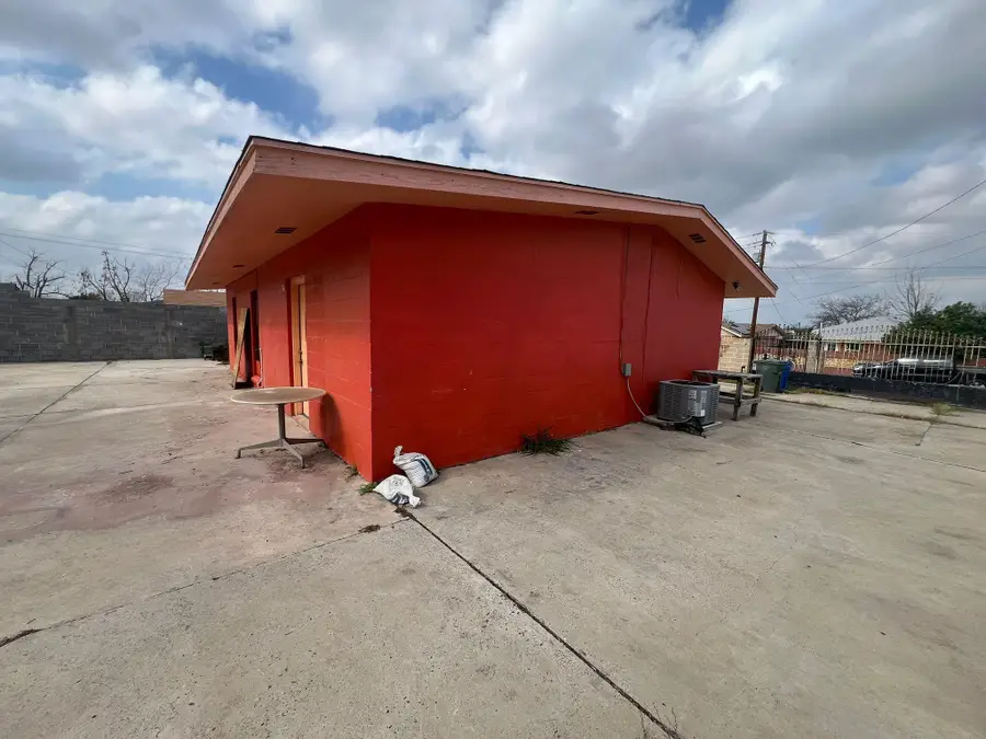2703 Diaz St, Laredo, TX 78043 - #3