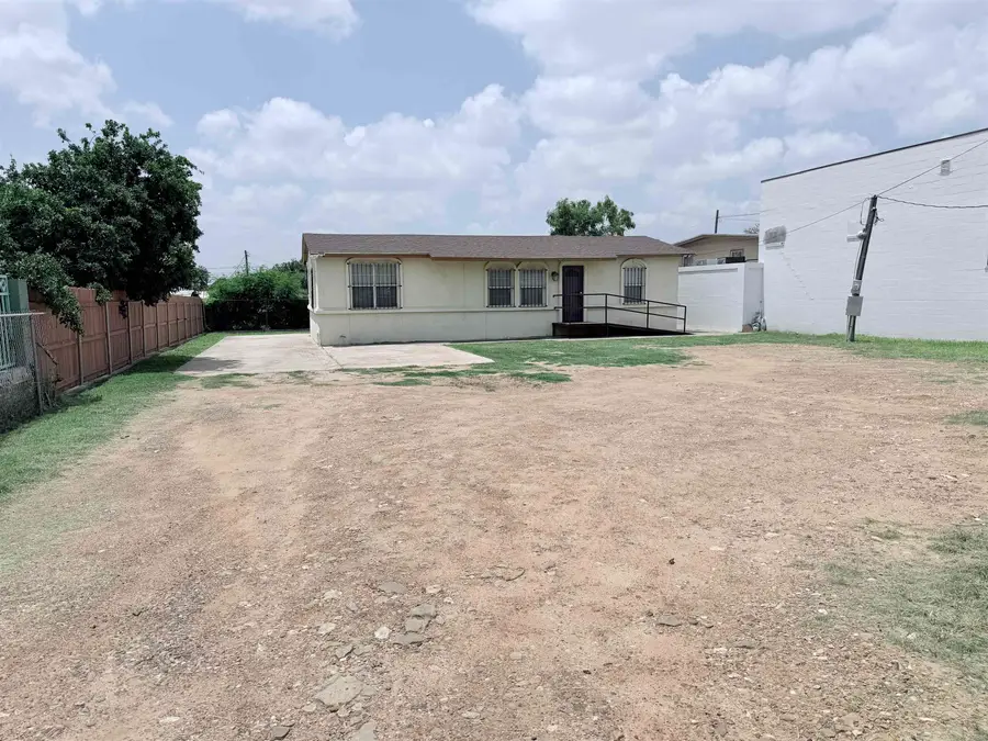 405 E Gustavus St, Laredo, TX 78040 - #2