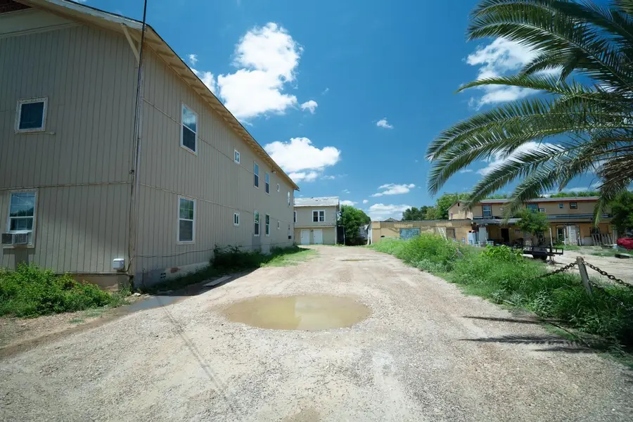 2002 Aldama St, Laredo, TX 78043-0000 - #3