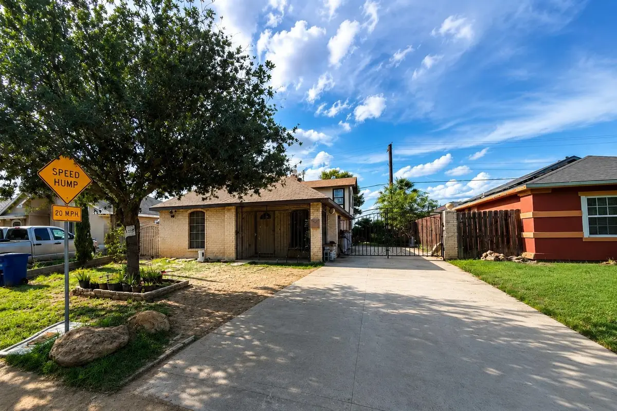 3516 S Cuatro Vientos Dr, Laredo, TX 78046-6946 - #1