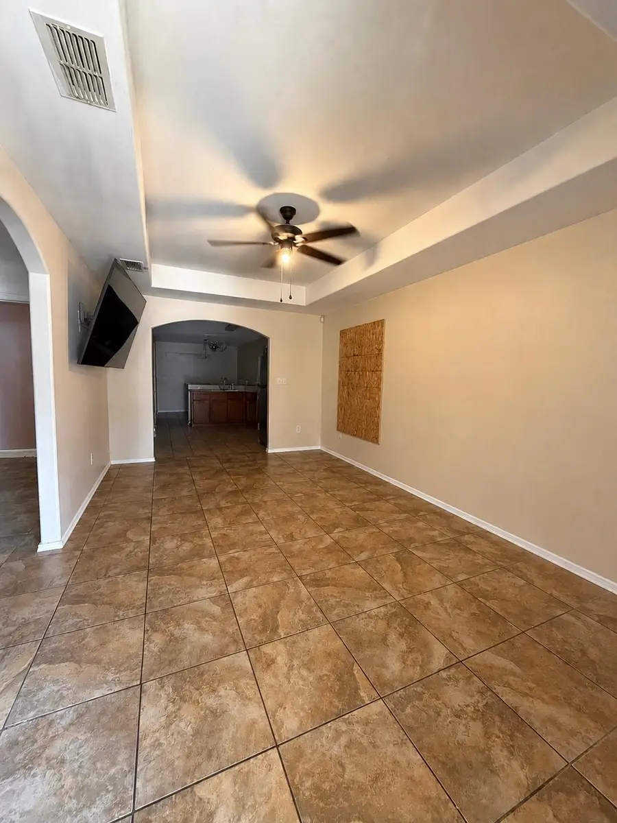 3516 S Cuatro Vientos Dr, Laredo, TX 78046-6946 - #2