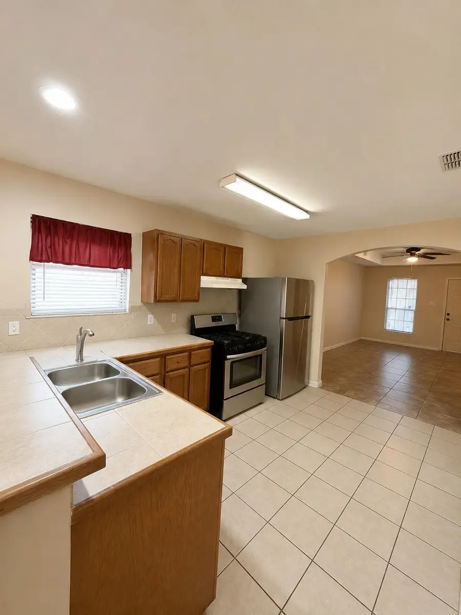 3516 S Cuatro Vientos Dr, Laredo, TX 78046-6946 - #3
