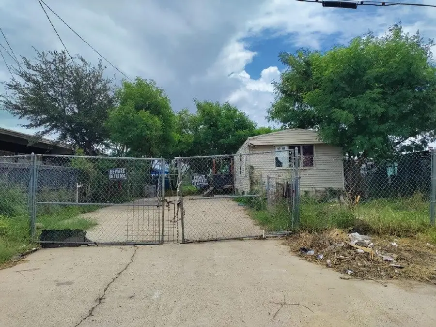 205 S Urbahn Ave, Laredo, TX 78043 - #3