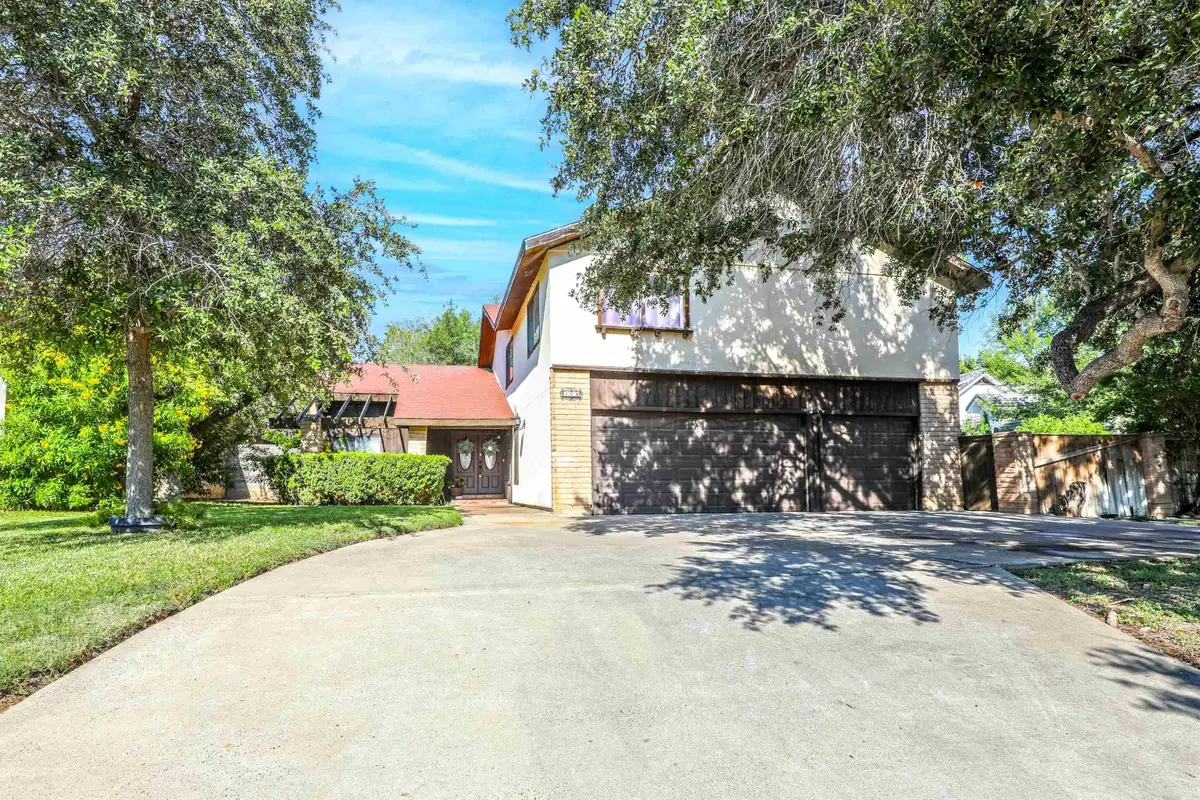 203 S Fenwick Dr, Laredo, TX 78041 - #1