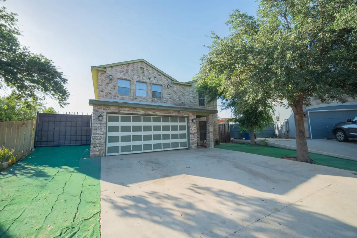 402 Campanario Ln, Laredo, TX 78046 - #1