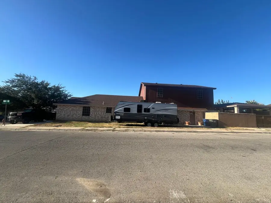 9001 Tulane Dr, Laredo, TX 78045 - #2