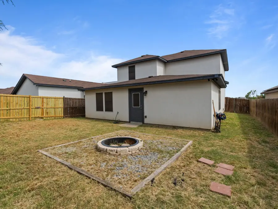 5513 Encanto Dr., Laredo, TX 78046 - #2