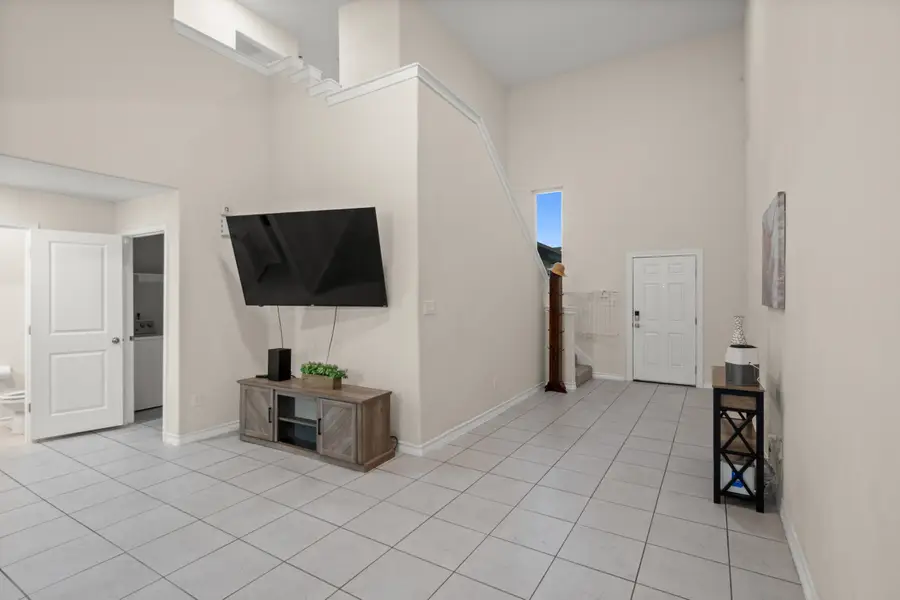 5513 Encanto Dr., Laredo, TX 78046 - #3