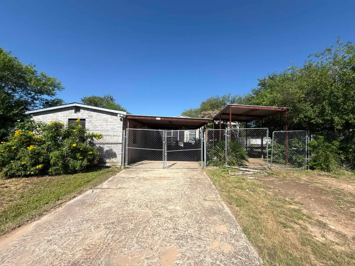 606 El Monte Lp, Laredo, TX 78045 - #1