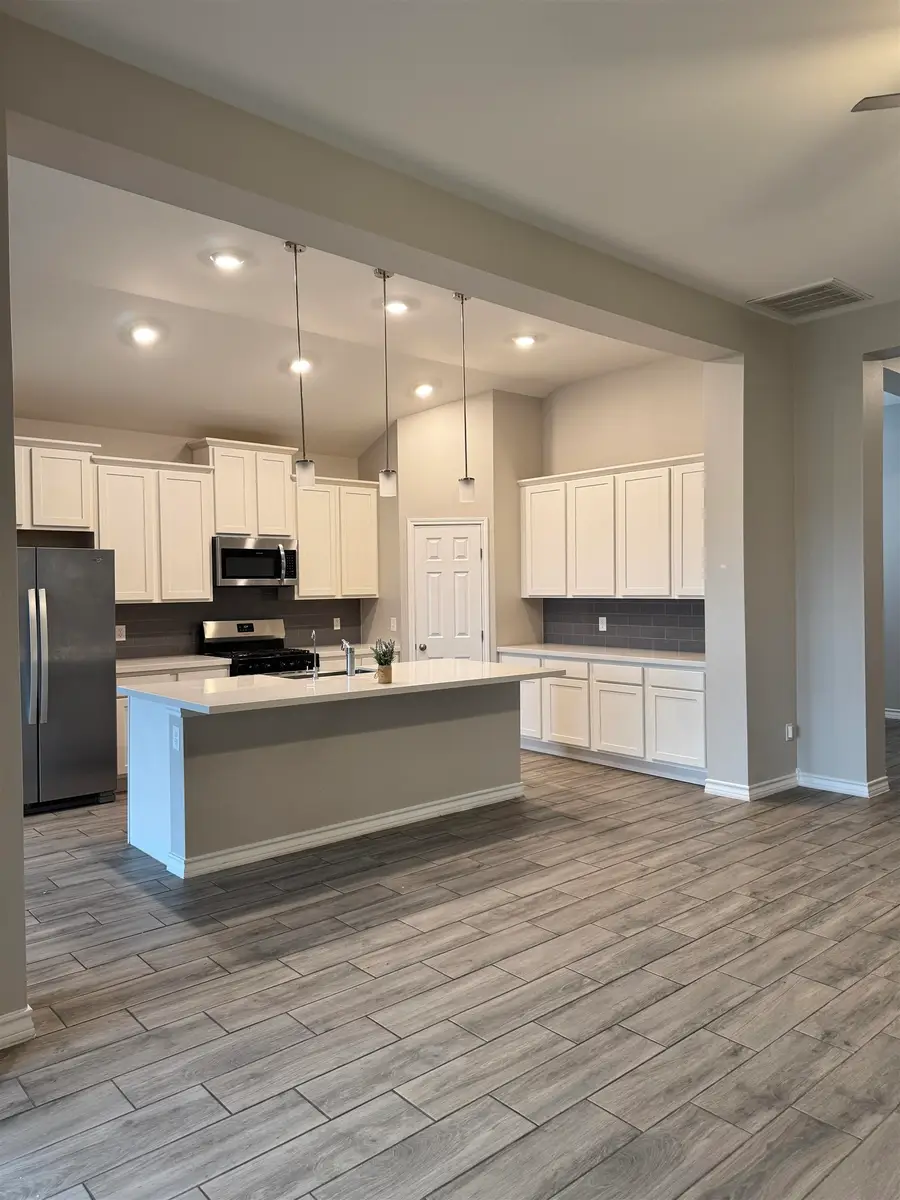813 Pausa Dr., Laredo, TX 78045 - #3