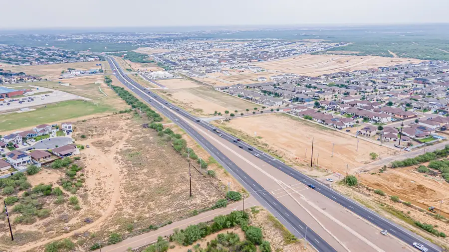 3302 Cuatro Vientos Rd, Laredo, TX 78046 - #2
