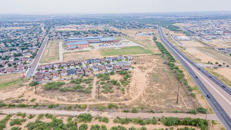 3302 Cuatro Vientos Rd, Laredo, TX 78046 - #3
