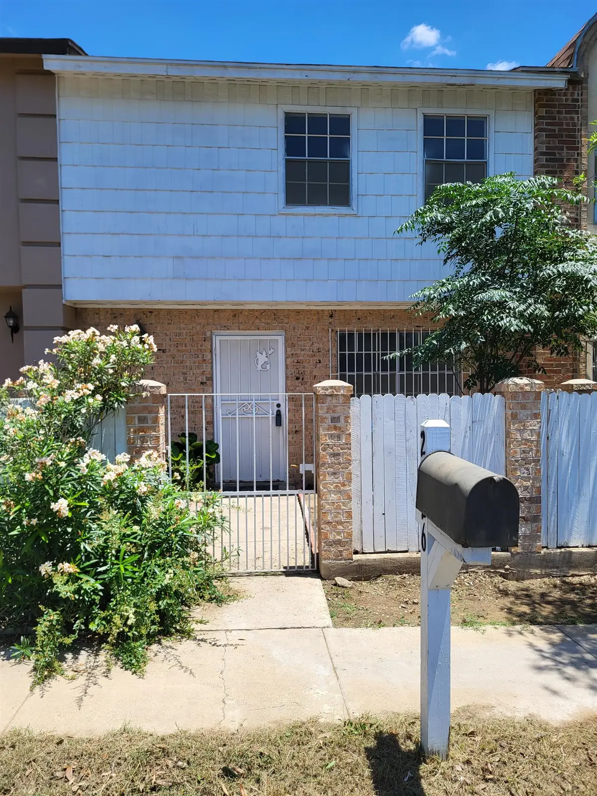 2526 Montgomery St, Laredo, TX 78043 - #1