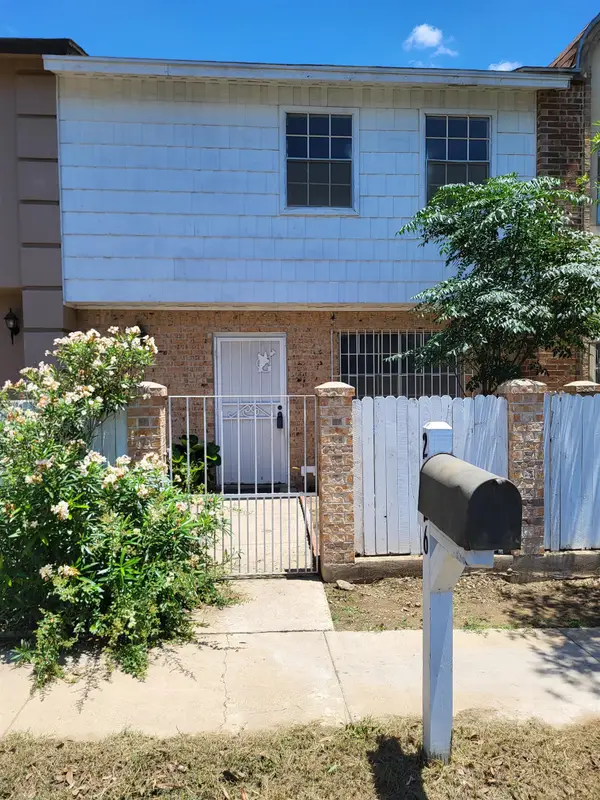 2526 Montgomery St, Laredo, TX 78043