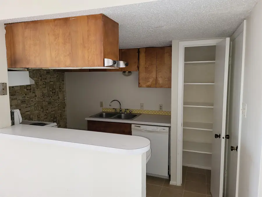 2526 Montgomery St, Laredo, TX 78043 - #3