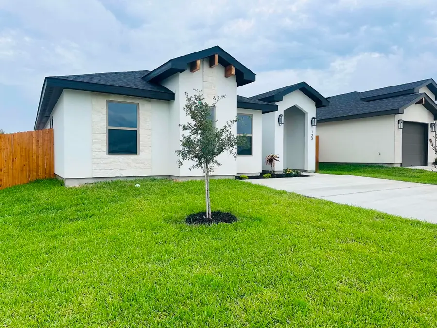 123 Faith Dr., Laredo, TX 78043 - #3