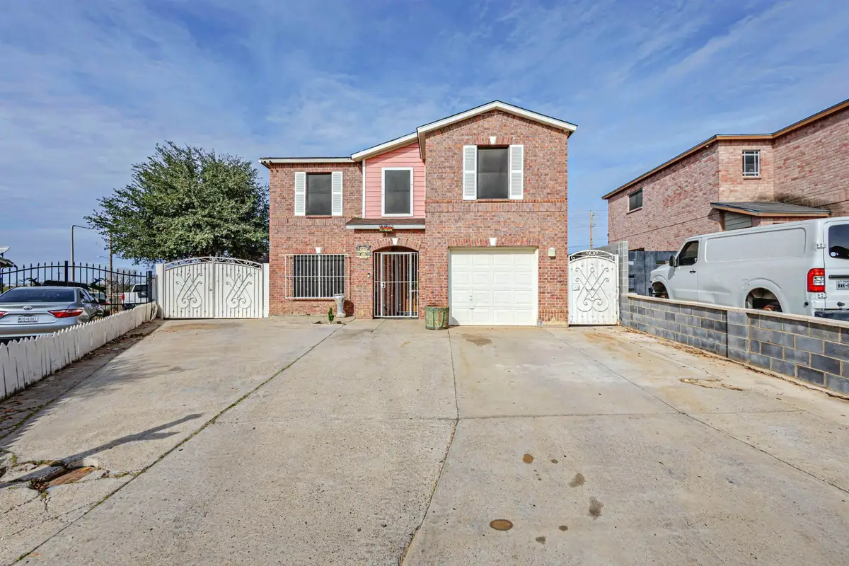 3012 St Isaac Lp, Laredo, TX 78046 - #1