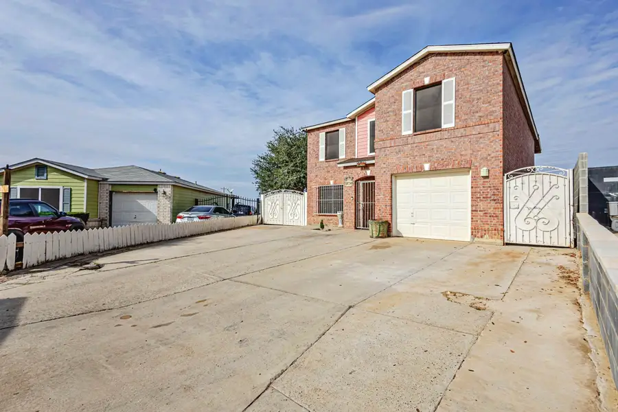 3012 St Isaac Lp, Laredo, TX 78046 - #3