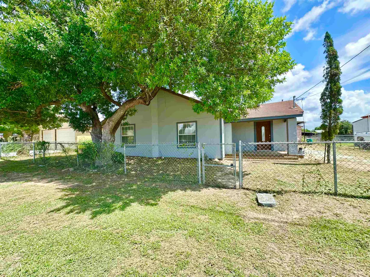 606 E North Ave, Hebbronville, TX 78361-0000 - #1