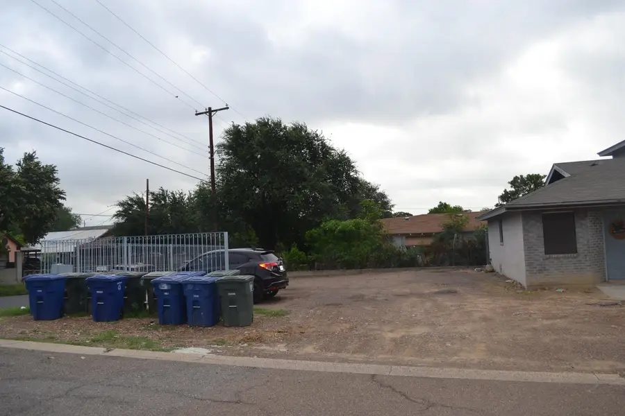 801 OKane St, Laredo, TX 78040 - #3