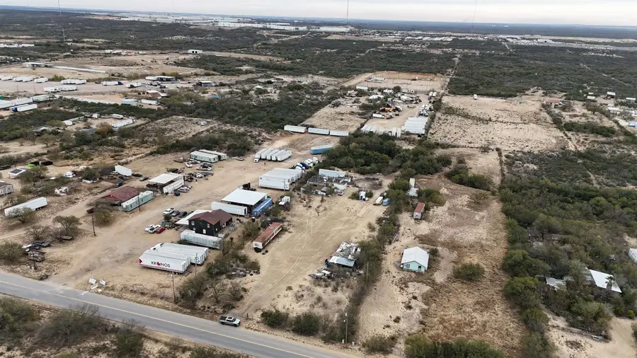 993 Rancho Penitas Rd, Laredo, TX 78045 - #2