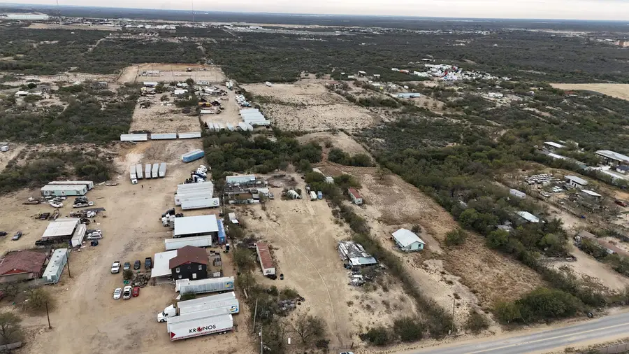 993 Rancho Penitas Rd, Laredo, TX 78045 - #3