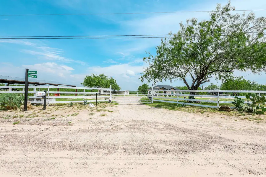 122 Los Potreritos Rd, San Ygnacio, TX 78067 - #2