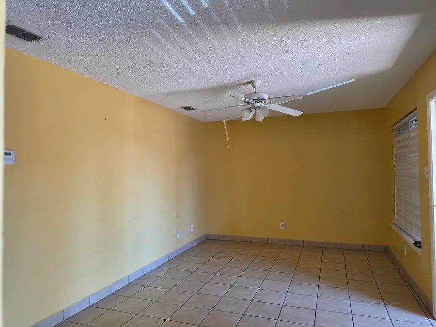 5302 Springfield Ave, Laredo, TX 78041 - #2