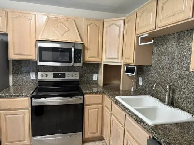 201 E Del Mar Blvd, Laredo, TX 78041 - #3
