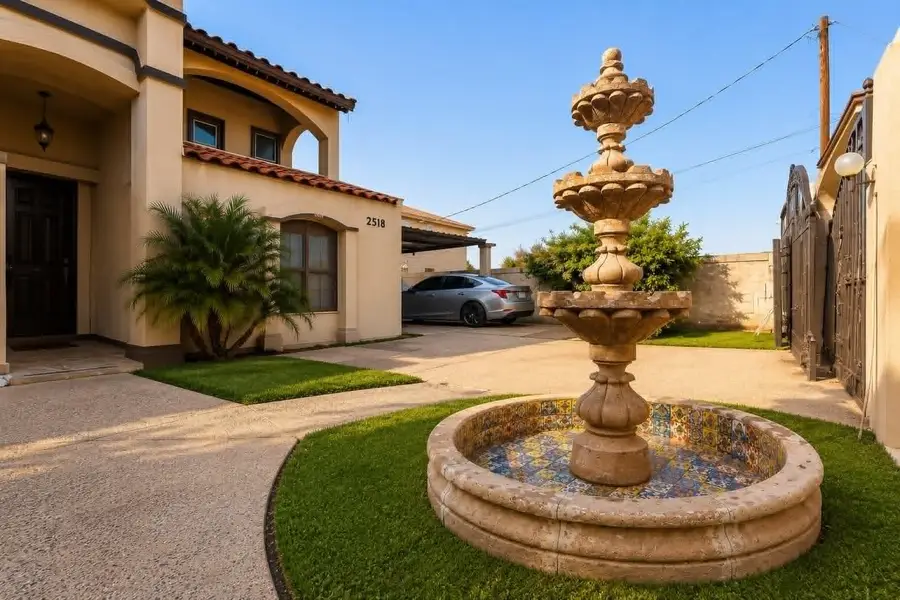 2518 Norton St, Laredo, TX 78046 - #2
