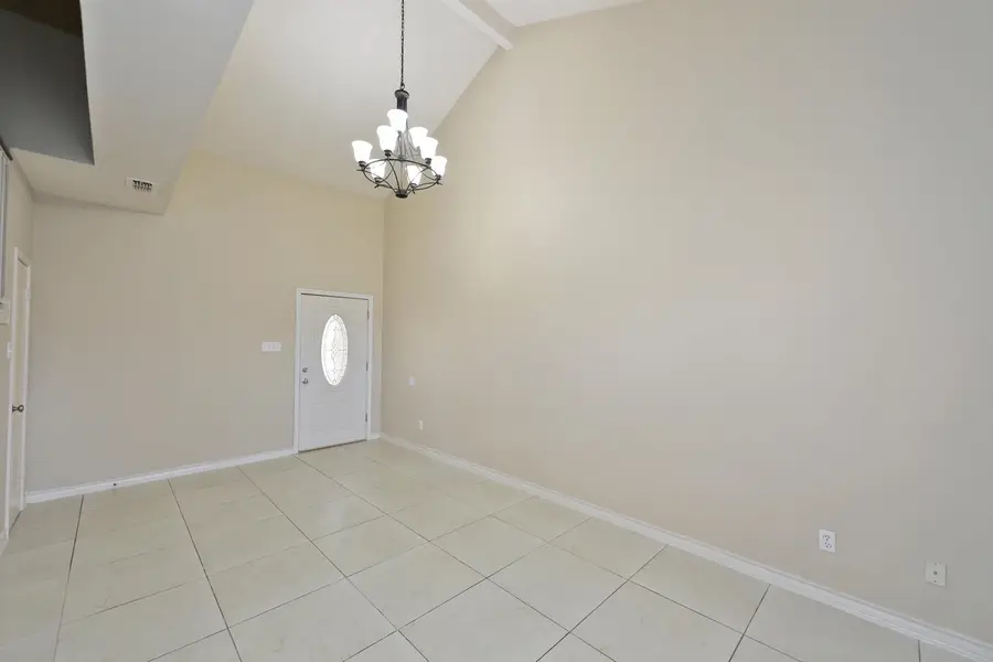 510 Shiloh Dr, Laredo, TX 78045 - #2