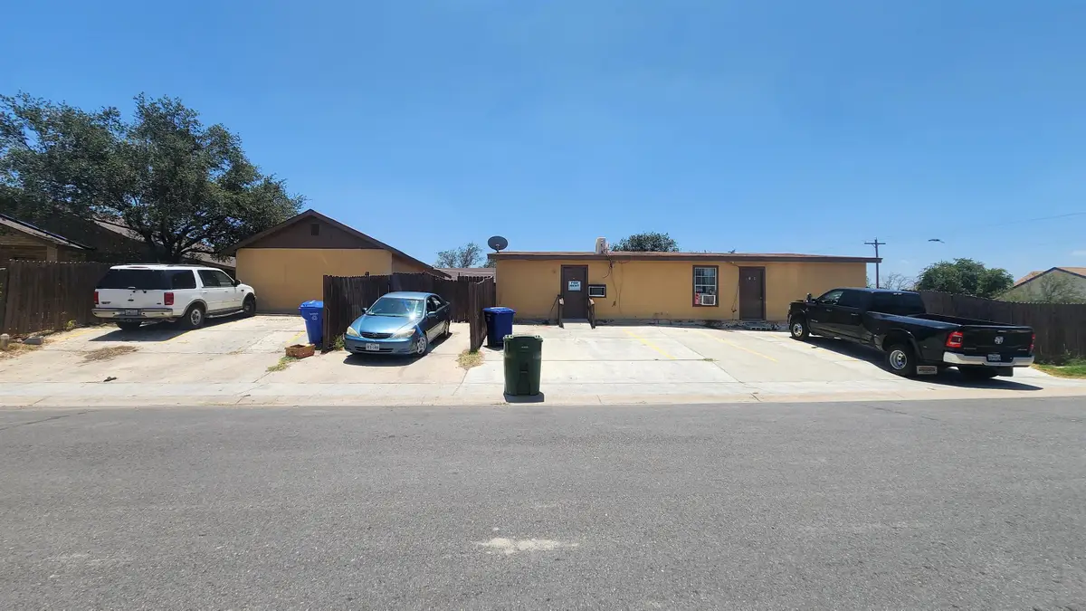 301 Soria Dr, Laredo, TX 78046 - #1