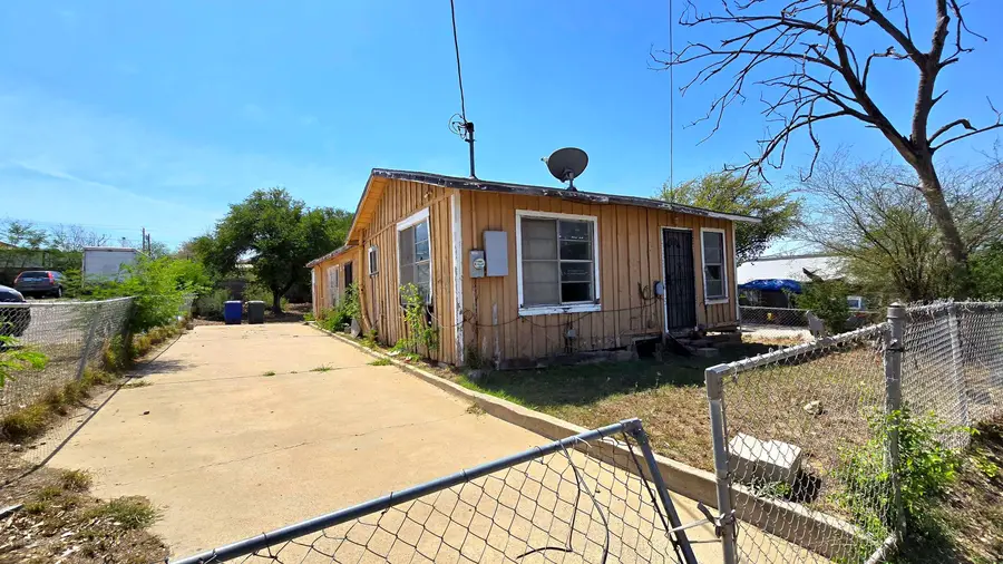 605 Lyon St, Laredo, TX 78040-5249 - #2