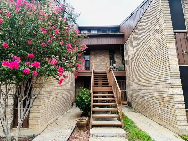 100 E Aurora St, Laredo, TX 78041