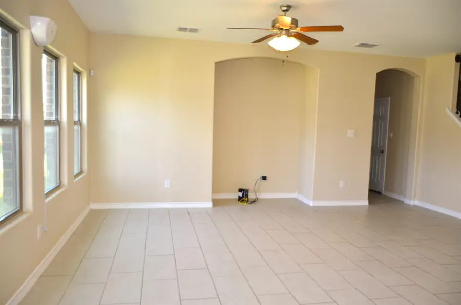 616 Laja Lp., Laredo, TX 78045-6927 - #2
