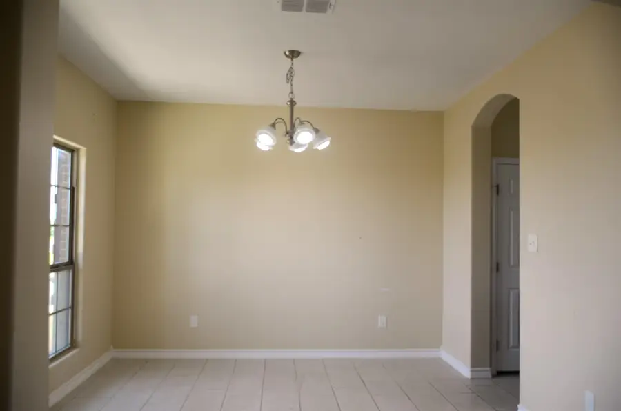 616 Laja Lp., Laredo, TX 78045-6927 - #3
