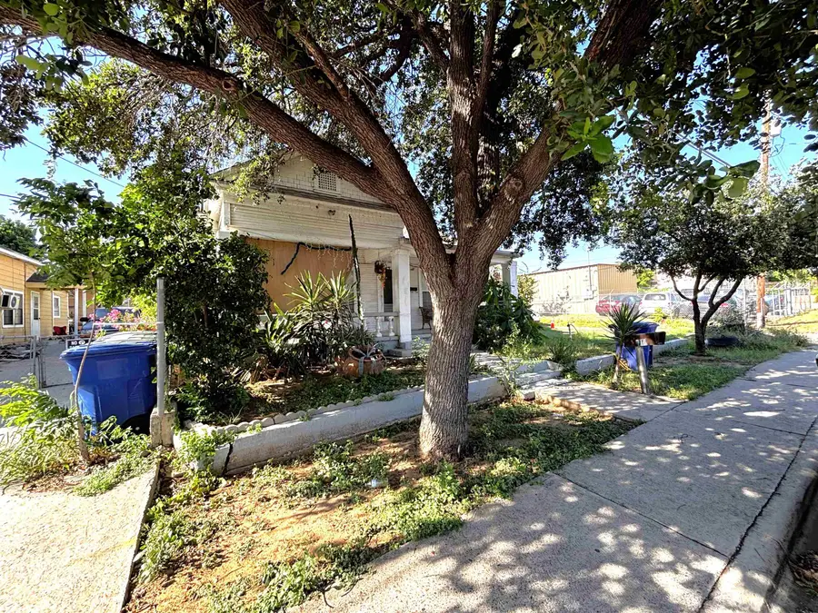 716 Laredo St, Laredo, TX 78040 - #2