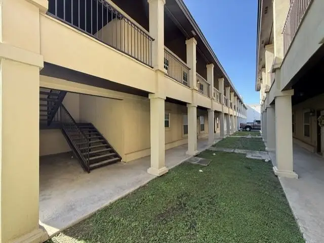 710 Alta Vista Dr, Laredo, TX 78041 - #2