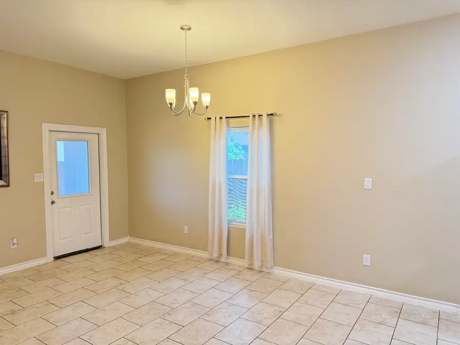 5421 Encanto Dr., Laredo, TX 78046 - #2