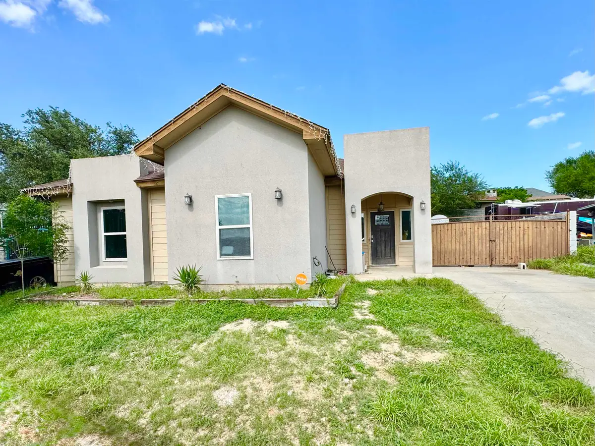 114 Los Fresnos Lp, Laredo, TX 78046 - #1
