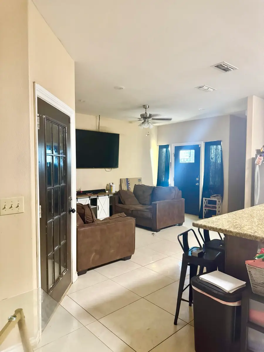 114 Los Fresnos Lp, Laredo, TX 78046 - #3