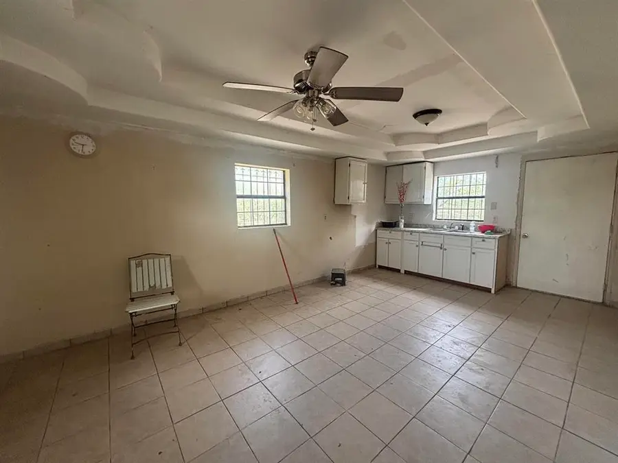 402 Hernandez, El Cenizo, TX 78046 - #2