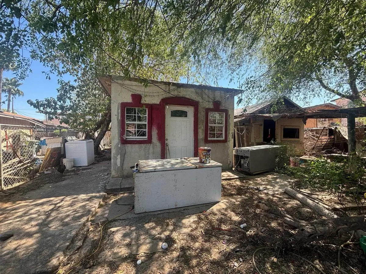 2206 S Smith Ave, Laredo, TX 78046 - #1