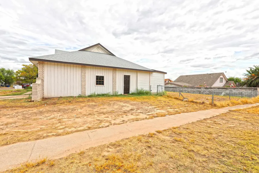 102 St Pierre Ln, Laredo, TX 78045 - #3